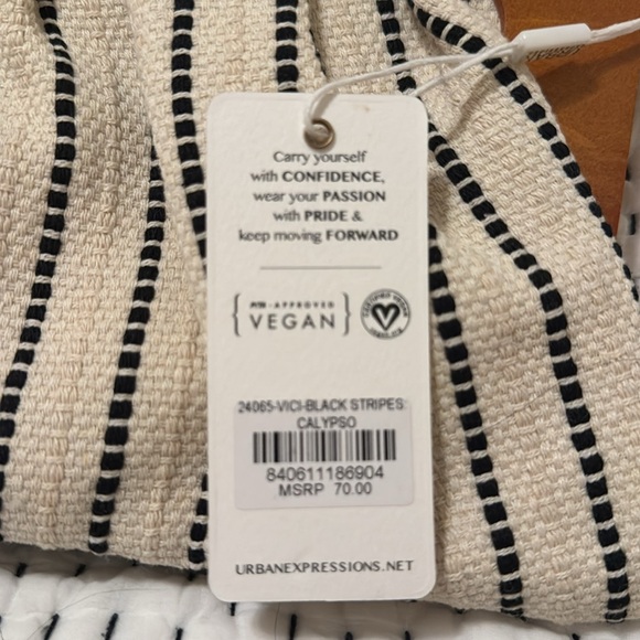 NWT Vici Black and Cream clutch with gold metal strap. - Picture 5 of 5